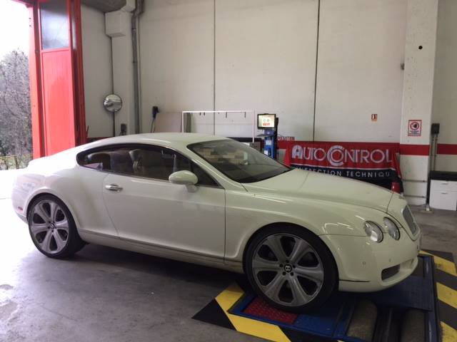 Bentley blanche - contre-visite valbonne - centre de controle technique antibes