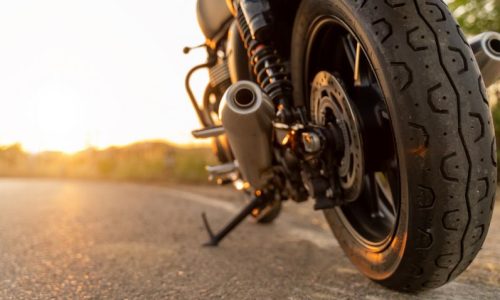 AdobeStock_306826491 pot d'échappement d'une moto